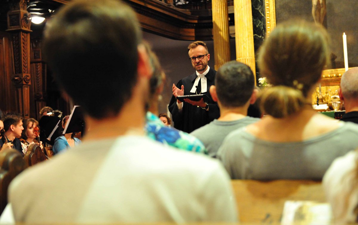 Superintendent Müller-Marienburg: "Gott muss auch unsere Trauer und Ungeduld ertragen, denn es ist unerträglich, wie lange es dauert, bis es keine Strafen mehr für LGBTQ gibt oder niemand mehr Angst haben muss, der zu sein der er ist oder die zu sein, die Superintendent Müller-Marienburg: "Gott muss auch unsere Trauer und Ungeduld ertragen, denn es ist unerträglich, wie lange es dauert, bis es keine Strafen mehr für LGBTQ gibt oder niemand mehr Angst haben muss, der zu sein der er ist oder die zu sein, die