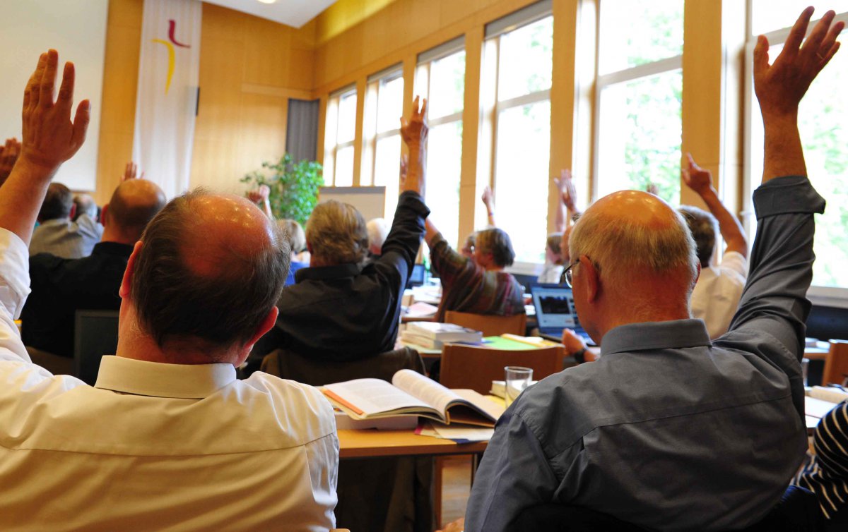 Die Resolution zum Thema Asyl wurde von den Delegierten der Generalsynode einstimmig verabschiedet. Foto: epd/M. Uschmann Die Resolution zum Thema Asyl wurde von den Delegierten der Generalsynode einstimmig verabschiedet. Foto: epd/M. Uschmann