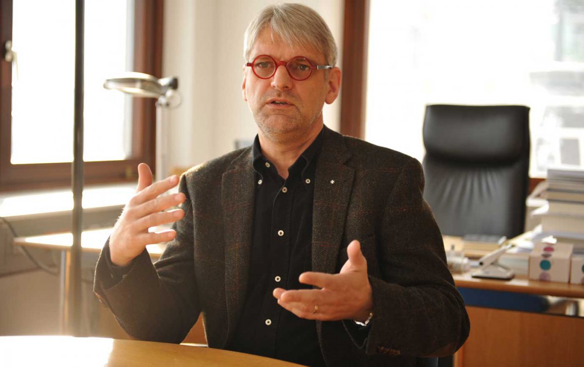 Sieht wichtigere Fragen als die des Abendmahls für gemischt-konfessionelle Ehepaare: Der Theologe Ulrich H.J. Körtner. Foto: epd/M. Uschmann Sieht wichtigere Fragen als die des Abendmahls für gemischt-konfessionelle Ehepaare: Der Theologe Ulrich H.J. Körtner. Foto: epd/M. Uschmann