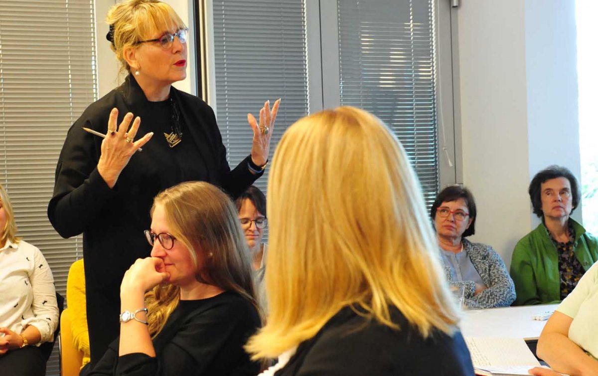 „Die Frauen müssen sich fragen: Was sind die Dinge, die ich erreichen möchte und wie kann ich sie erreichen?“ - die deutsche Politikberaterin Claudia Neusüß. Foto: epd/M. Uschmann „Die Frauen müssen sich fragen: Was sind die Dinge, die ich erreichen möchte und wie kann ich sie erreichen?“ - die deutsche Politikberaterin Claudia Neusüß. Foto: epd/M. Uschmann