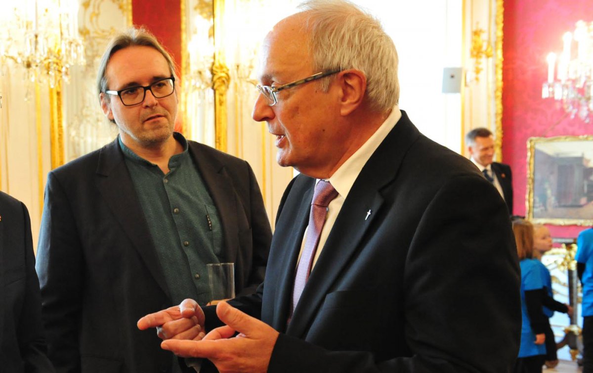„Als Bischof bin ich besorgt, wenn ein Mitglied der Evangelischen Kirche, das sich für Geflüchtete und ihre Rechte einsetzt, durch Behörden eingeschüchtert wird", sagt Bischof Bünker. Foto: epd/Uschmann „Als Bischof bin ich besorgt, wenn ein Mitglied der Evangelischen Kirche, das sich für Geflüchtete und ihre Rechte einsetzt, durch Behörden eingeschüchtert wird", sagt Bischof Bünker. Foto: epd/Uschmann