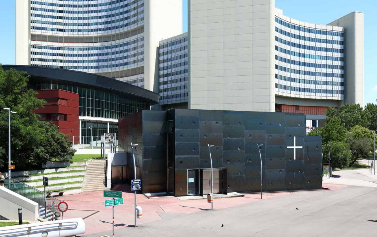 In der römisch-katholischen Donaucitykirche wird die Synode mit einem Gottesdienst eröffnet. Foto: wikimedia/bwag