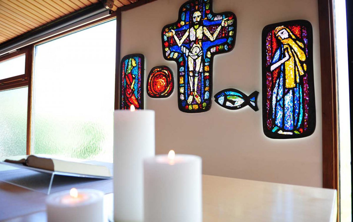 Weil durch die Corona-Epidemie nicht mehr mit der Gemeinde vor Ort in der Kirche gefeiert werden kann, nutzen Pfarrgemeinden verstärkt das Internet. Foto: epd/Uschmann
