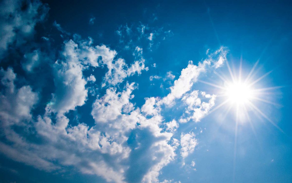 &quot;Der Himmel ist kein Ort, sondern ein Bild für die Gemeinschaft mit Gott. Und der Platz „zur Rechten des Vaters“ ist ein Bild dafür, dass Jesus nach Tod und Auferweckung ganz und gar bei Gott ist und Teil hat an der Herrlichkeit Gottes.&quot; Foto: pixabay
