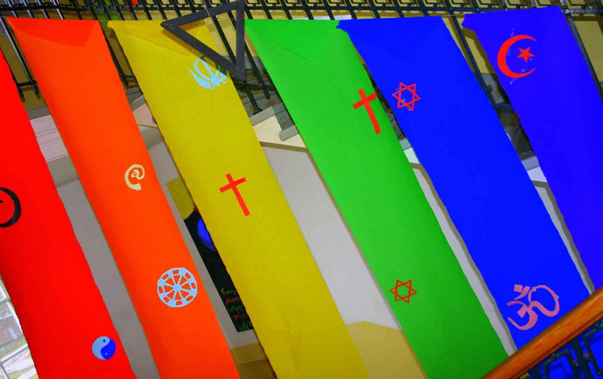&quot;Wir setzen öffentlich Zeichen gegen Homo-, Bi- und Transphobie – und kämpfen in unseren Religionsgemeinschaften für ein Ende von Ablehnung und Diskriminierung&quot;, schreiben die Vertreter der Initiative Religions for Equality. Foto: wikimedia/KHLint/cc by s