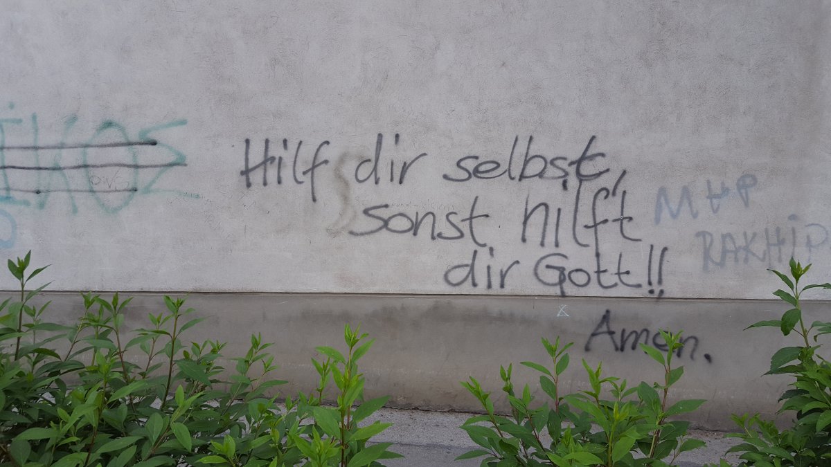 Glaube in der Großstadt? Religiöse Sprache, auch kritische, lässt sich nicht nur in Kirchen finden. Dieses Graffiti ist im 10. Bezirk in der Quellenstraße zu lesen. Glaube in der Großstadt? Religiöse Sprache, auch kritische, lässt sich nicht nur in Kirchen finden. Dieses Graffiti ist im 10. Bezirk in der Quellenstraße zu lesen.
