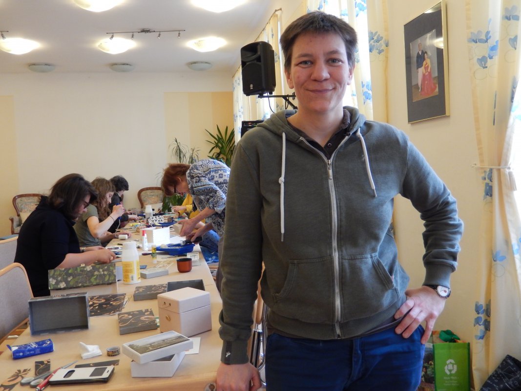 Isabella Krapf organisiert Bastelnachmittage zugunsten des Hauses Rossauer Lände Isabella Krapf organisiert Bastelnachmittage zugunsten des Hauses Rossauer Lände