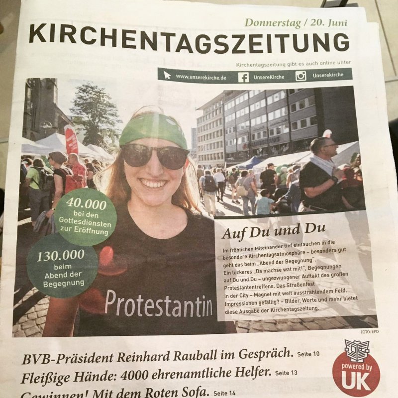 Auf der Titelseite der Kirchentagszeitung ist unsere EJ-Mitarbeiterin und Theo-Studentin Hannah zu sehen! Nice! Auf der Titelseite der Kirchentagszeitung ist unsere EJ-Mitarbeiterin und Theo-Studentin Hannah zu sehen! Nice!