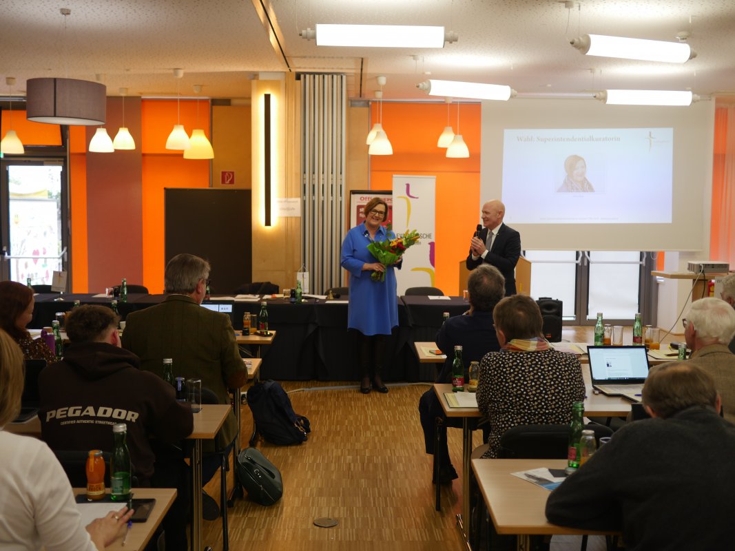 Petra Mandl ist wiedergewählt in die Leitung der Evangelischen Kirche A.B. in Wien. Foto: Evang. Kirche Wien/Schomaker Petra Mandl ist wiedergewählt in die Leitung der Evangelischen Kirche A.B. in Wien. Foto: Evang. Kirche Wien/Schomaker