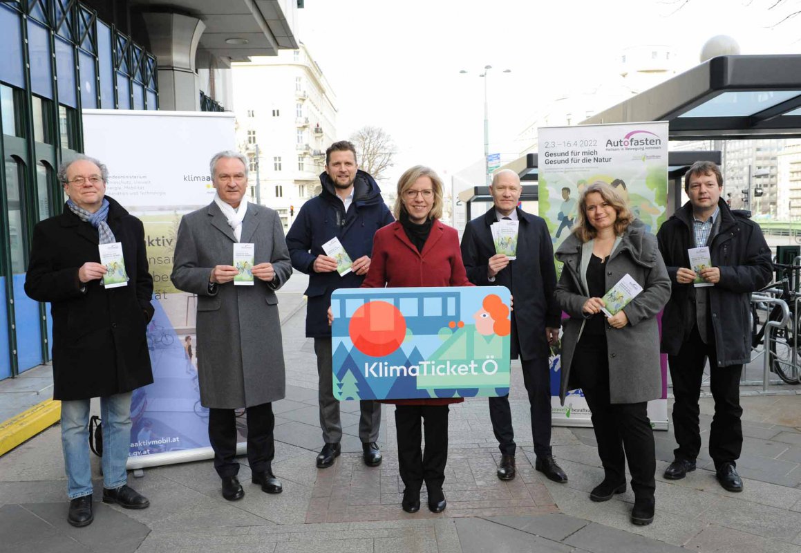 V.l.n.r.: Robert Thaler (BMK); Darius Schutzki (Bischofsvikar Erzdiözese Wien), Heinz Freunschlag (Vorstand ÖBB), Leonore Gewessler (Umweltministerin); Matthias Geist (Superintendent Diözese Wien), Ulla Rasmussen (Geschäftsführerin VCÖ), Markus Gerharting V.l.n.r.: Robert Thaler (BMK); Darius Schutzki (Bischofsvikar Erzdiözese Wien), Heinz Freunschlag (Vorstand ÖBB), Leonore Gewessler (Umweltministerin); Matthias Geist (Superintendent Diözese Wien), Ulla Rasmussen (Geschäftsführerin VCÖ), Markus Gerharting