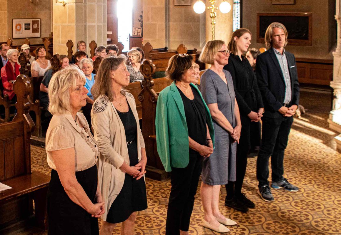 Die sechs neuen Ehrenamtlichen im Team der Wiener Evangelischen Krankenhausseelsorge beim Entsendungsgottesdienst. (Foto: Peter Kende) Die sechs neuen Ehrenamtlichen im Team der Wiener Evangelischen Krankenhausseelsorge beim Entsendungsgottesdienst. (Foto: Peter Kende)