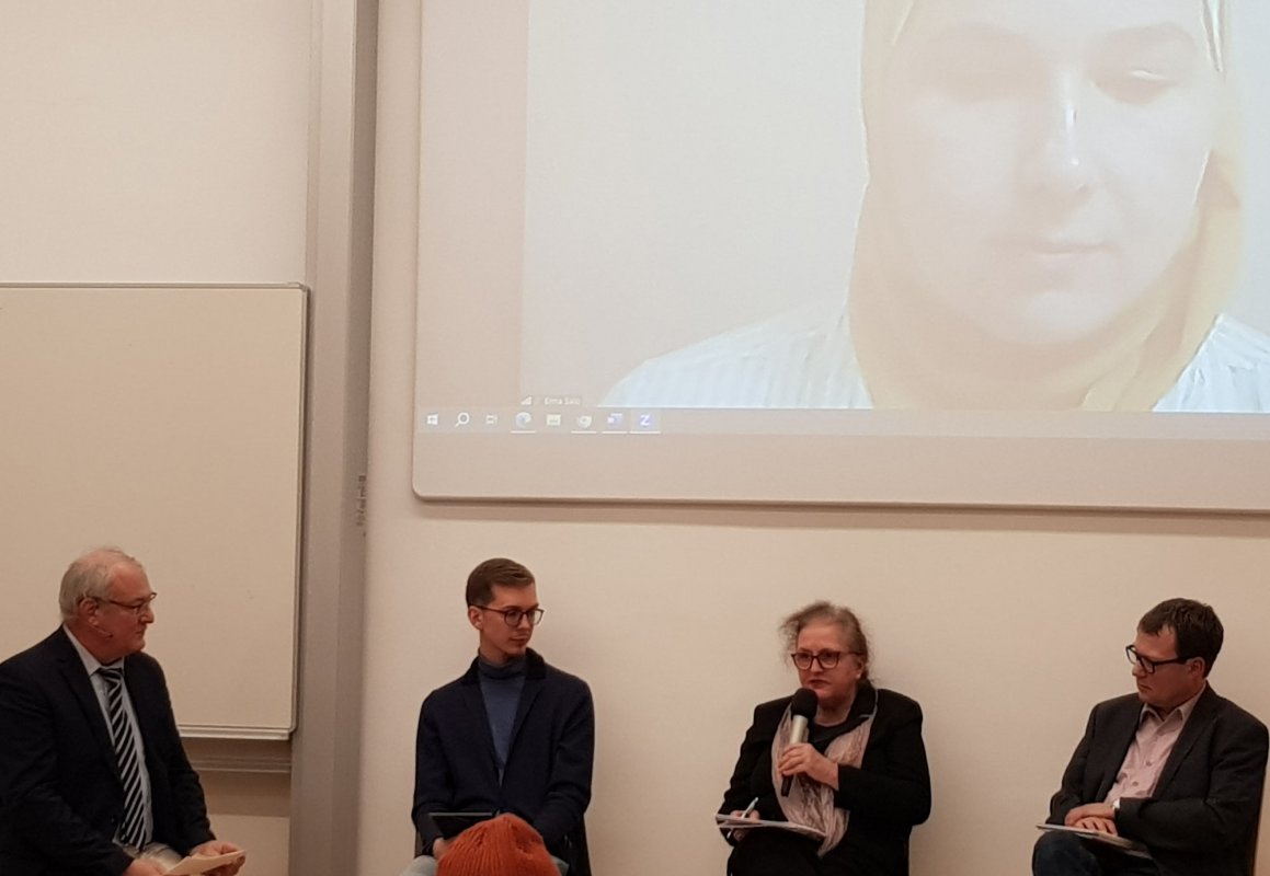 Sprachen über Klimagerechtigkeit und den Beitrag der Religionen (v.l.n.r.): der katholische Theologe Johannes Pock, Andin Berisha (MJÖ), die evangelische Umweltbeauftragte Andrea Kampelmühler und der katholische Umweltbeauftragte Markus Gerhartinger sowie Sprachen über Klimagerechtigkeit und den Beitrag der Religionen (v.l.n.r.): der katholische Theologe Johannes Pock, Andin Berisha (MJÖ), die evangelische Umweltbeauftragte Andrea Kampelmühler und der katholische Umweltbeauftragte Markus Gerhartinger sowie