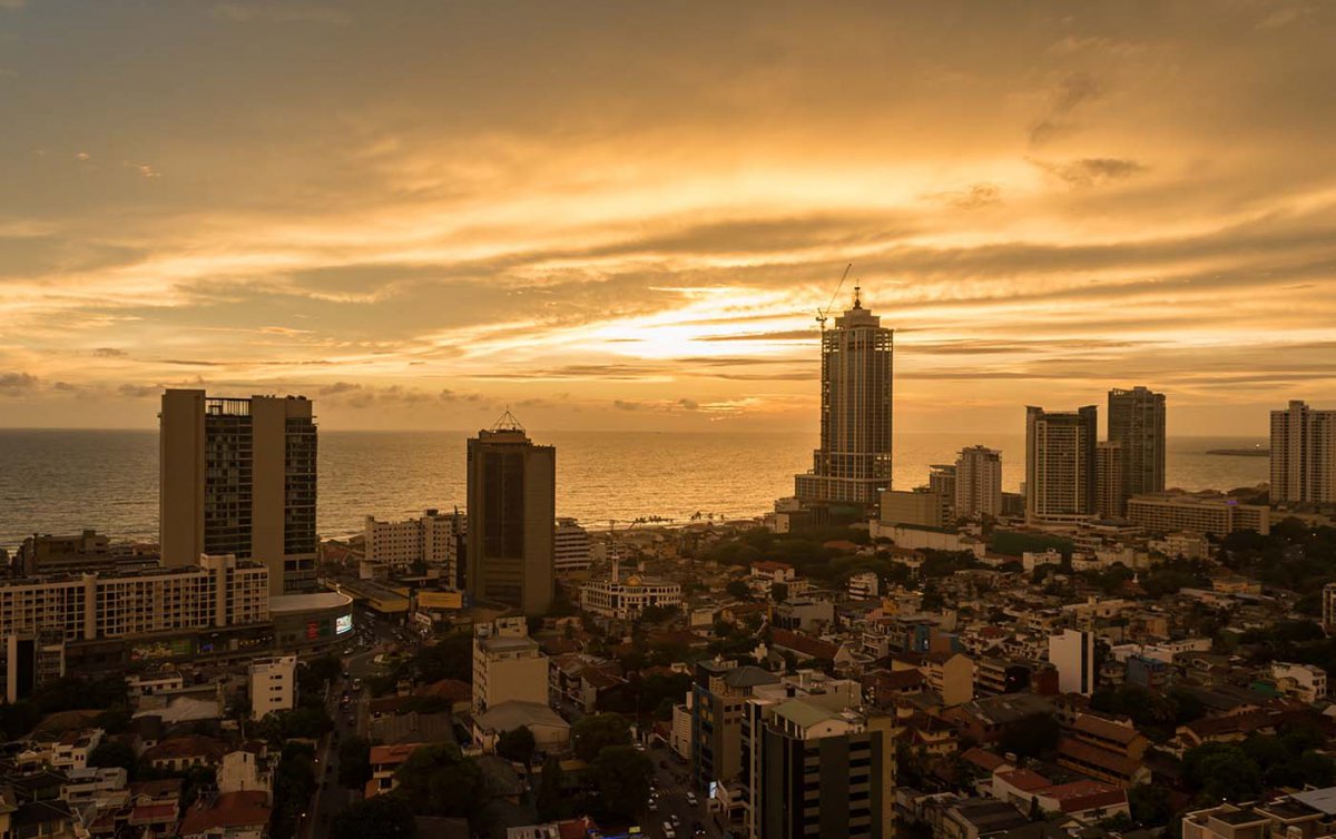 Die Hauptstadt Sri Lankas, Colombo. Auf der Insel detonierten am Ostersonntag zahlreiche Bomben und forderten hunderte Todesopfer und Verletzte. Foto: Wikimedia/dronepicr Die Hauptstadt Sri Lankas, Colombo. Auf der Insel detonierten am Ostersonntag zahlreiche Bomben und forderten hunderte Todesopfer und Verletzte. Foto: Wikimedia/dronepicr