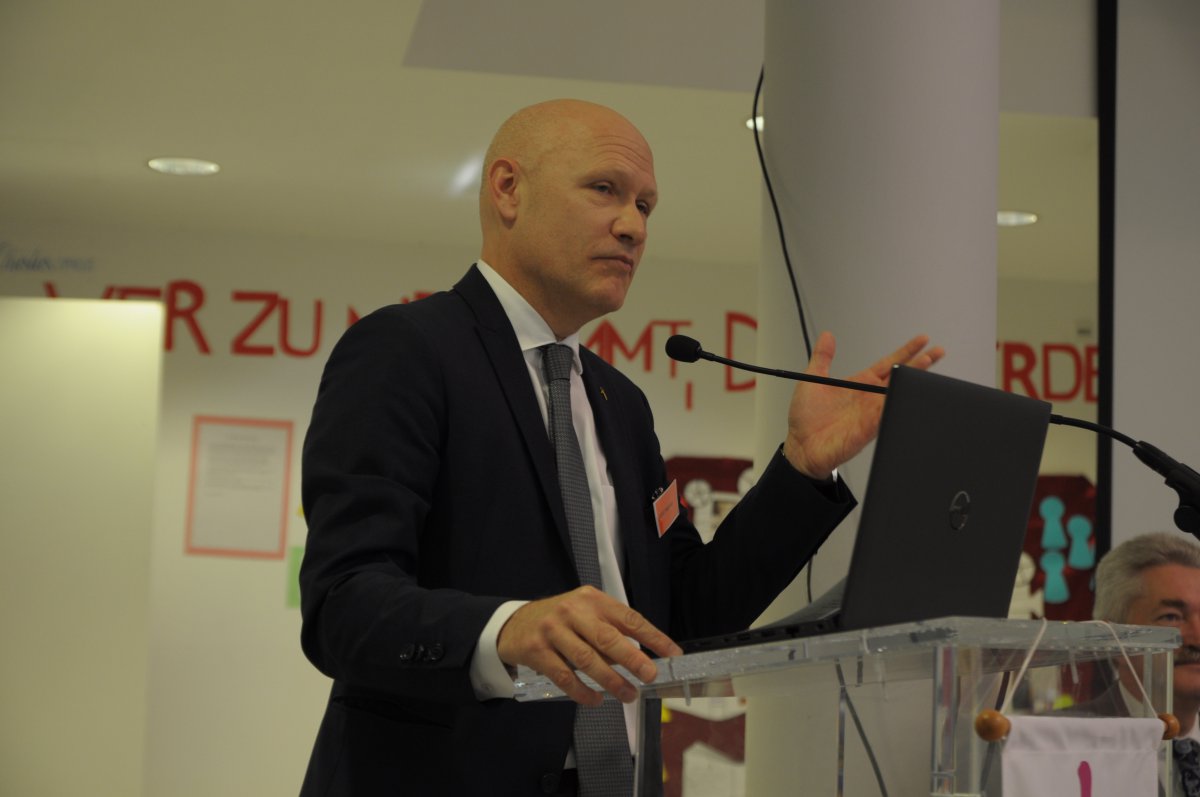 „Alles was wir planen, müssen wir eingebettet in das ganze Geschehen in Wien und in ganz Österreich begreifen“, sagt Superintendent Matthias Geist. (Foto: Bernd Gratzer) „Alles was wir planen, müssen wir eingebettet in das ganze Geschehen in Wien und in ganz Österreich begreifen“, sagt Superintendent Matthias Geist. (Foto: Bernd Gratzer)