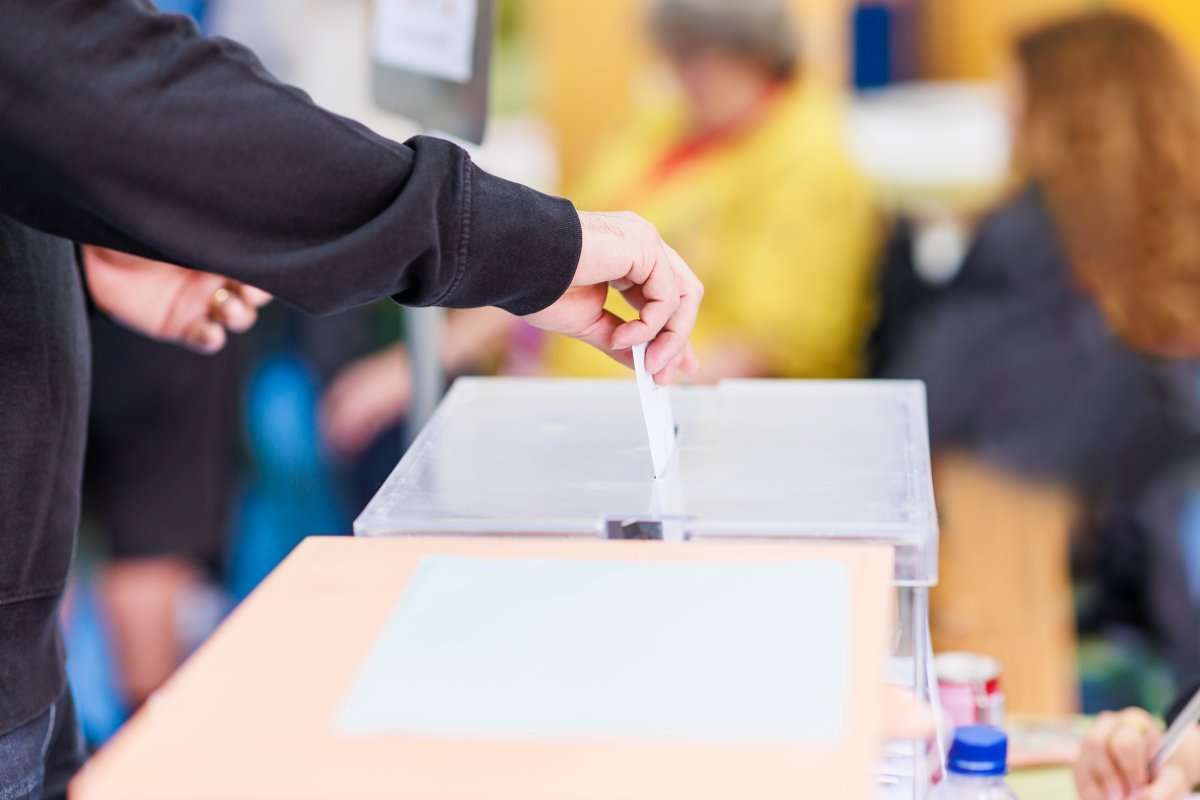 Wahlkampf für Kandidaten in der Demokratiewahlurne. Wahlkampf für Kandidaten in der Demokratiewahlurne.